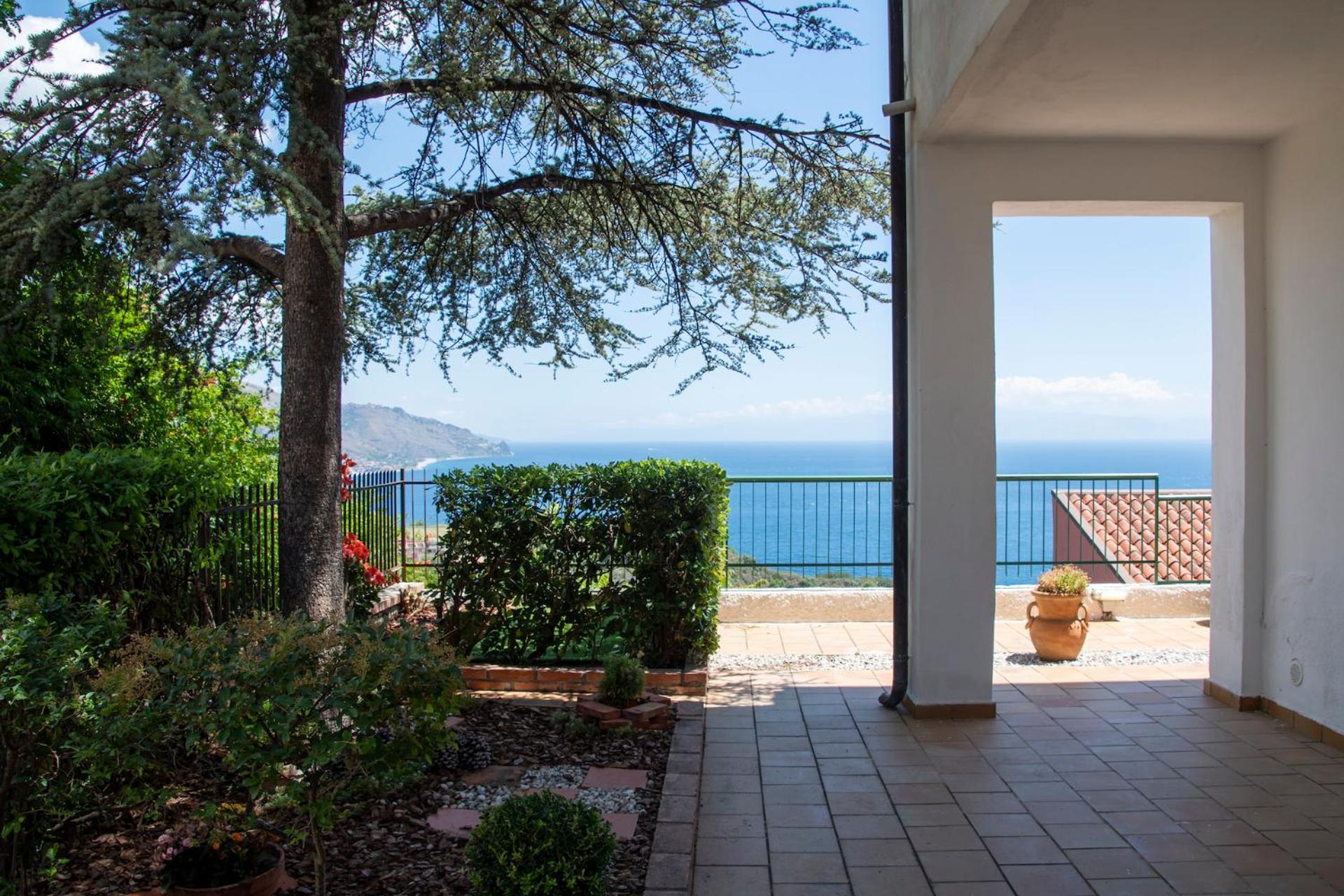 Taormina Holiday Apartment ภายนอก รูปภาพ