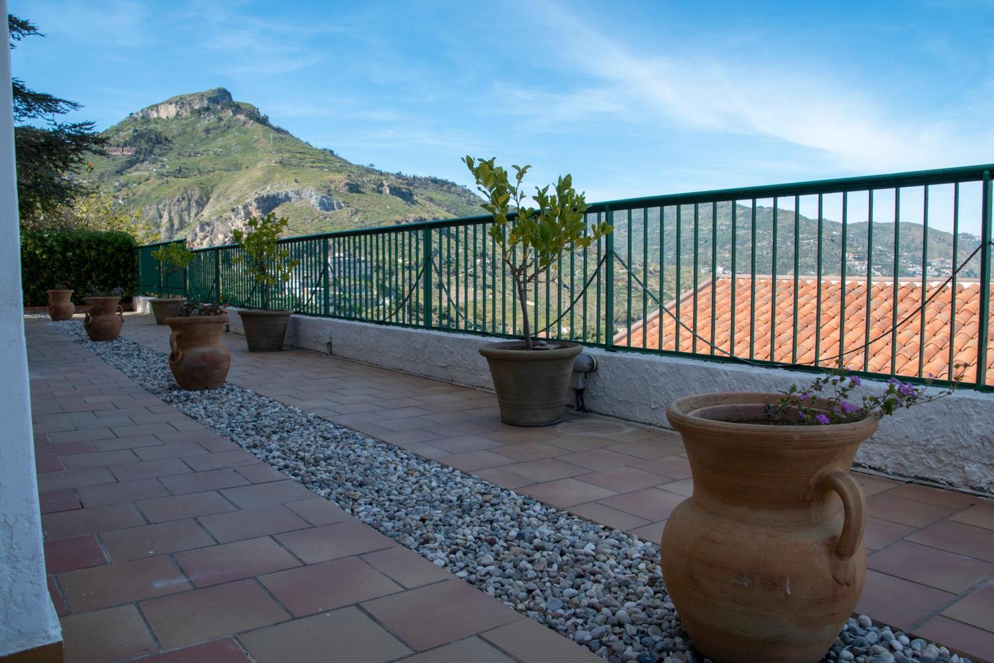 Taormina Holiday Apartment ภายนอก รูปภาพ