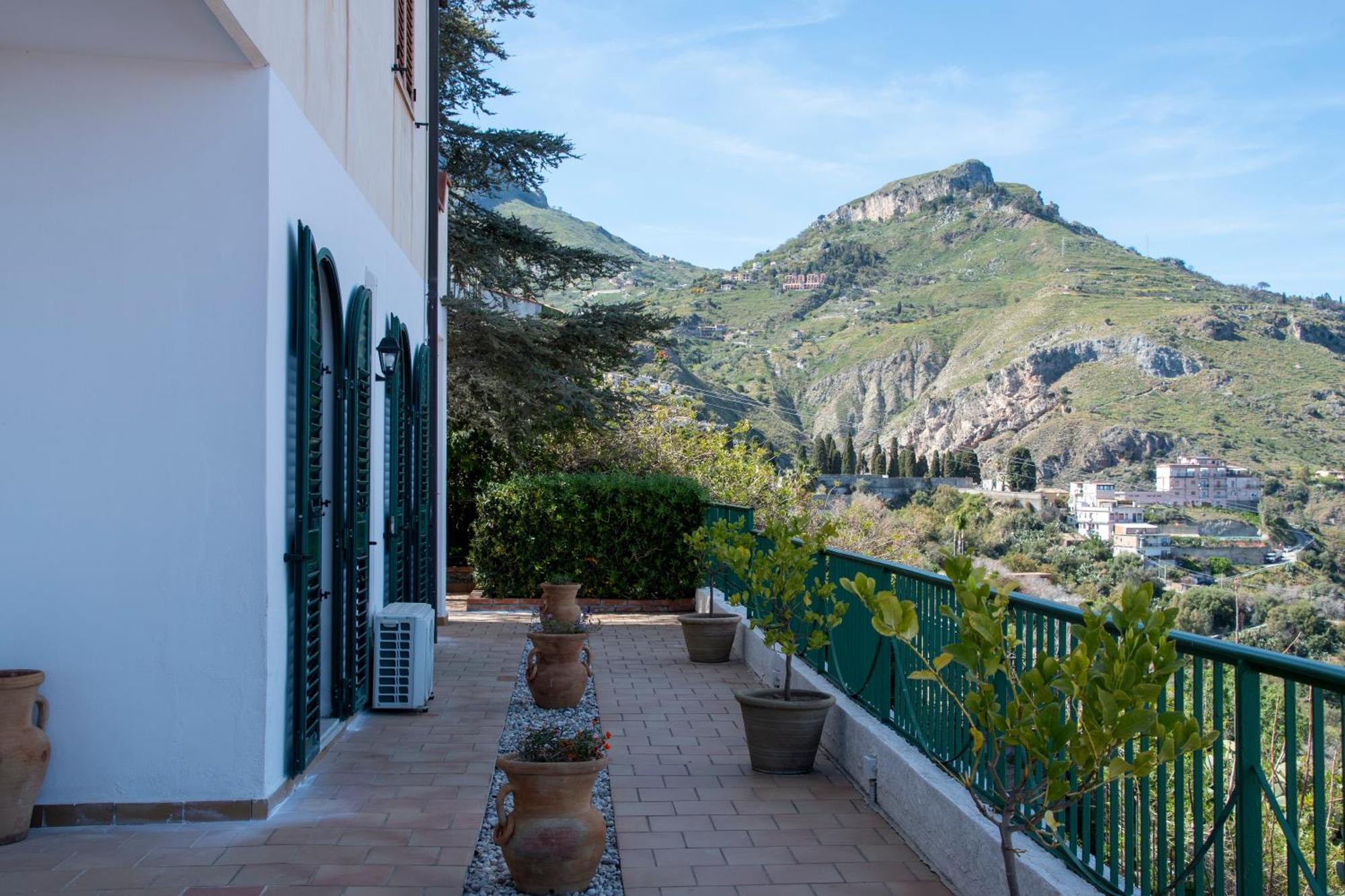 Taormina Holiday Apartment ภายนอก รูปภาพ